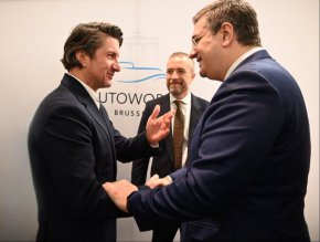 Мирослав Боршош се срещна с еврокомисаря по устойчив транспорт и туризъм Апостолос Дзидзикостас