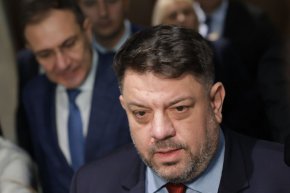   Ще има ли Гунди в последните секунди и в БСП?