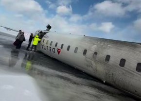 80 оцелели след катастрофа на самолет в Торонто, 3-ма в критично състояние