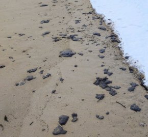 Мазут изплува на плаж Харманите край Созопол