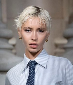  Късна и разрошена коста - топ прическата за 2025 г.