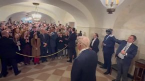 Тръмп посрещна тур в Белия дом лично