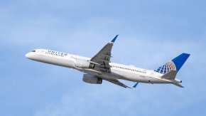 Полет на United Airlines е принуден да кацне аварийно в Нюарк