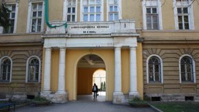   Само 217 българи от 570 завършили Медицинския университет вчера: Бърз факт