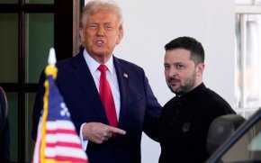 Според "Ню Йорк таймс" става дума за оръжия от складовете на американската армия, така и за оръжия