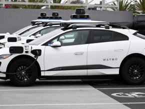 От вторник пътниците в Остин могат да поискат безпилотна кола Waymo