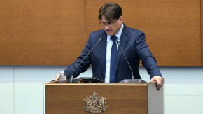 Министърът на културата Мариан Бачев е излъгал депутатите от Комисията по култура, че България изостава с организацията на домакинството на 47-мата сесия на Комитета за световно наследство на ЮНЕСКО.