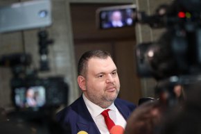 Сега най-важно е да бъде приет бюджетът, настоя той.