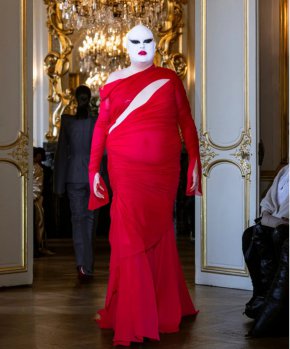 Парижка висша мода, топмодел: Видео на деня