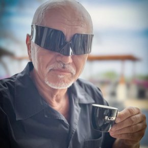  ПП-министър стана Батман 