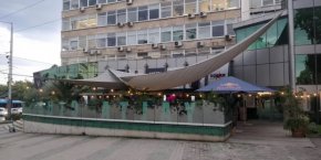 Вдигат сграда върху терасата на клуб Ялта в София