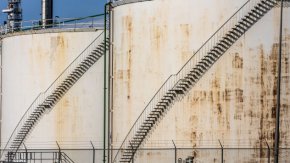  Петролът се срина, цените на бензиностанциите - същите от 2 месеца