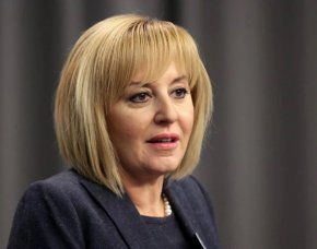 Манолова влиза в надпреварата за омбудсман