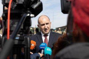 Радев се подписа в книгата за съболезнования в посолството на РСМ 