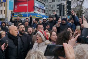 Почаха протести в Истанбул в защита на арестувания за корупция кмет