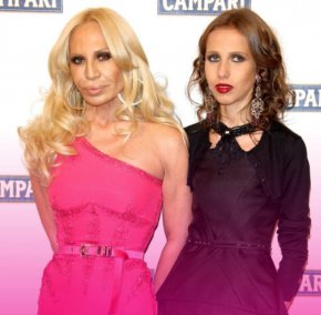  Щерката на Донатела е 2 пъти по-богата от г-жа Версаче