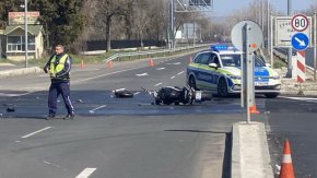 Автомобил засече мотор в Бургас, мотоциклетистът е в тежко състояние 