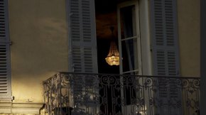  Хората с доход над над 150 000 долара са 2 пъти по-склонни да не закриват прозорците си