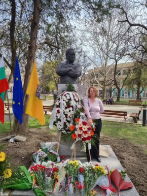  Откриха паметник на Иван Абаджиев