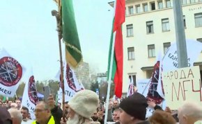 МЕЧ блокира движението по пл. Княз Александър I