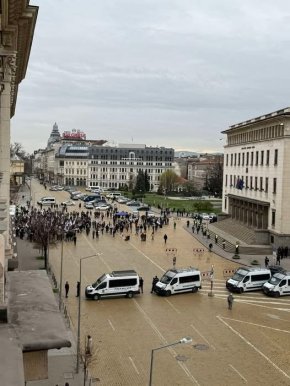   Протестът на МЕЧ: Фото на деня