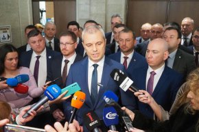 Възраждане внесе вот на недоверие с подписите на МЕЧ и Величие