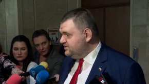  Хубаво е Борисов да свали Доган окончателно от гърба си: Пеевски