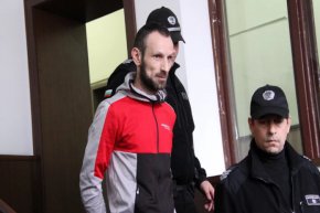 Прокуратурата протестира присъдите на пастрока и майката на малтретирания Адриан 