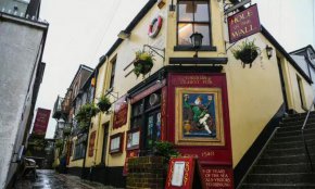 Най-старият UK пъб затваря след 500 г.