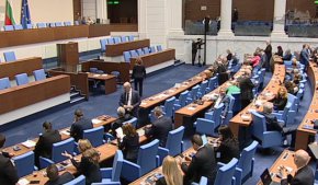 На живо: Започнаха дебатите по вота на недоверие към правителството