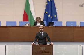 Отказът от суверенна външна политика, липсата на ясна визия за мястото на България в зараждащия се нов многополюсен свят са сред мотивите за вота на недоверие: Костадинов