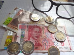 Започва изплащането на великденските добавки от 50 лева