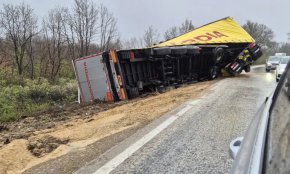 Линейки с критично болни изминават двойно повече километри заради пътя Луковит – Плевен