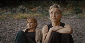 Както в паметта на героинята на Теодора Духовникова започват да проблясват откъслечни спомени