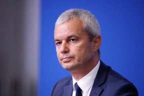 Като лъжа той определи твърденията, че въвеждането на еврото няма да предизвика увеличение на цените, ще доведе до ръст на икономиката и ще участваме във вземането на решения на европейско ниво