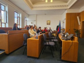 Това е празната зала с липсващите съветници на "промяната" и "спасителите".