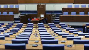 Депутатите приеха на първо четене да бъде намалена и скоростта на магистралите от 140 на 130 км в час.