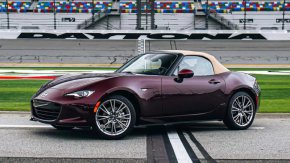 Mazda ще постави по-голям двигател в следващата Miata