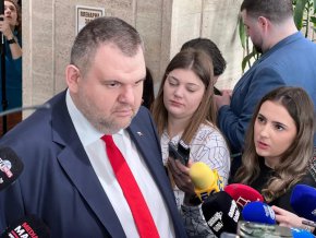 Няма никакъв проблем със стабилността на кабинета: Пеевски