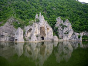   На царски лов за самодиви и скални замъци по българската Амазонка: Тайната парола Шерба