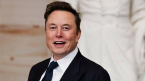 Мъск иска да посее Земята с „легион“ от бебета с високо IQ: WSJ 