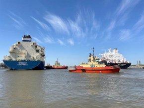  ЕС намалява екоизискванията, за да купува повече US газ