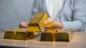 Златото докосна рекордните 3 500 долара