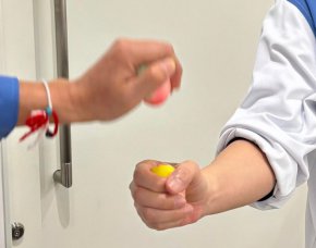 Ел Би пренесе в Япония традицията на великденските яйца