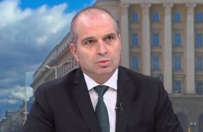 Караджов подписва договор за 35 електрически мотрисни влака 