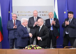   Подписаха най-мащабния договор за доставка на нови влакове 