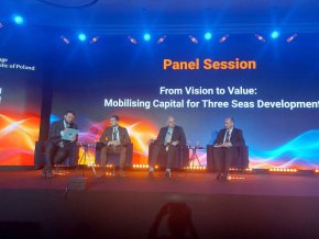  Изп. директор на ББР Цанко Арабаджиев участва в бизнес форум на инициативата „Три морета” във Варшава