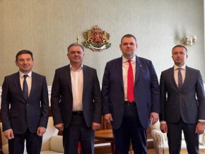 И кметът на Борино мина към Пеевски