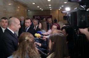 Правителството да развърже кесията,  за да лети F-16: Радев