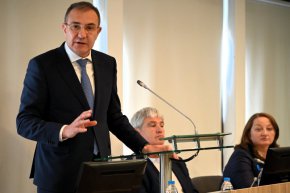 Трябва да се говори за надграждане, а не за реформа на пенсионната система: Социалният министър